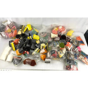 VTG‎ Lot of 110+ Bulky Heavy Rug Yarn Different Colors Bernat Bucilla Caron